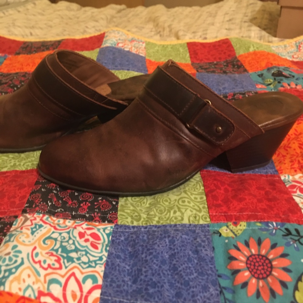 Born mid heel slip on boots size 9